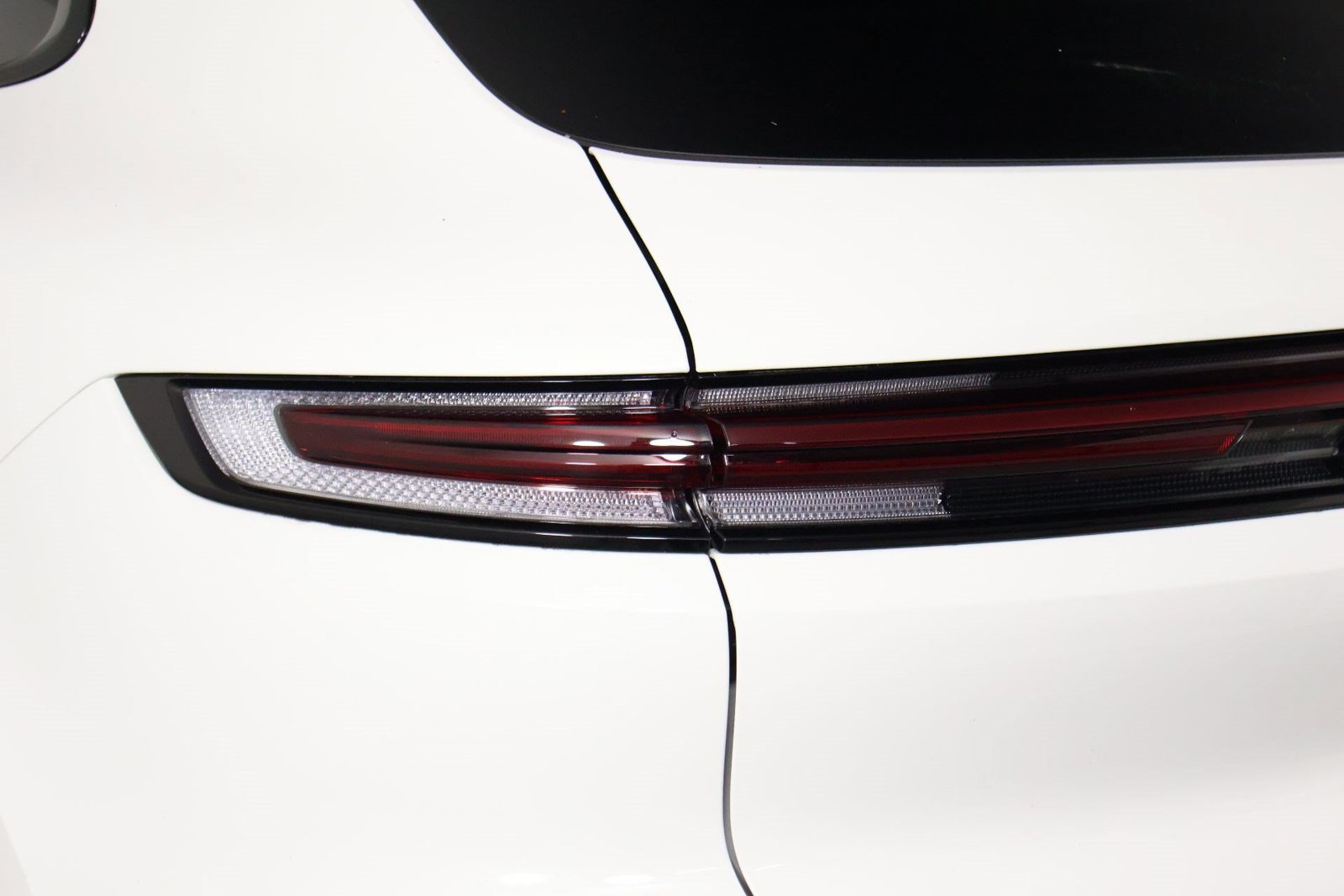 Certified 2026 Porsche Cayenne AWD/4WD image 21
