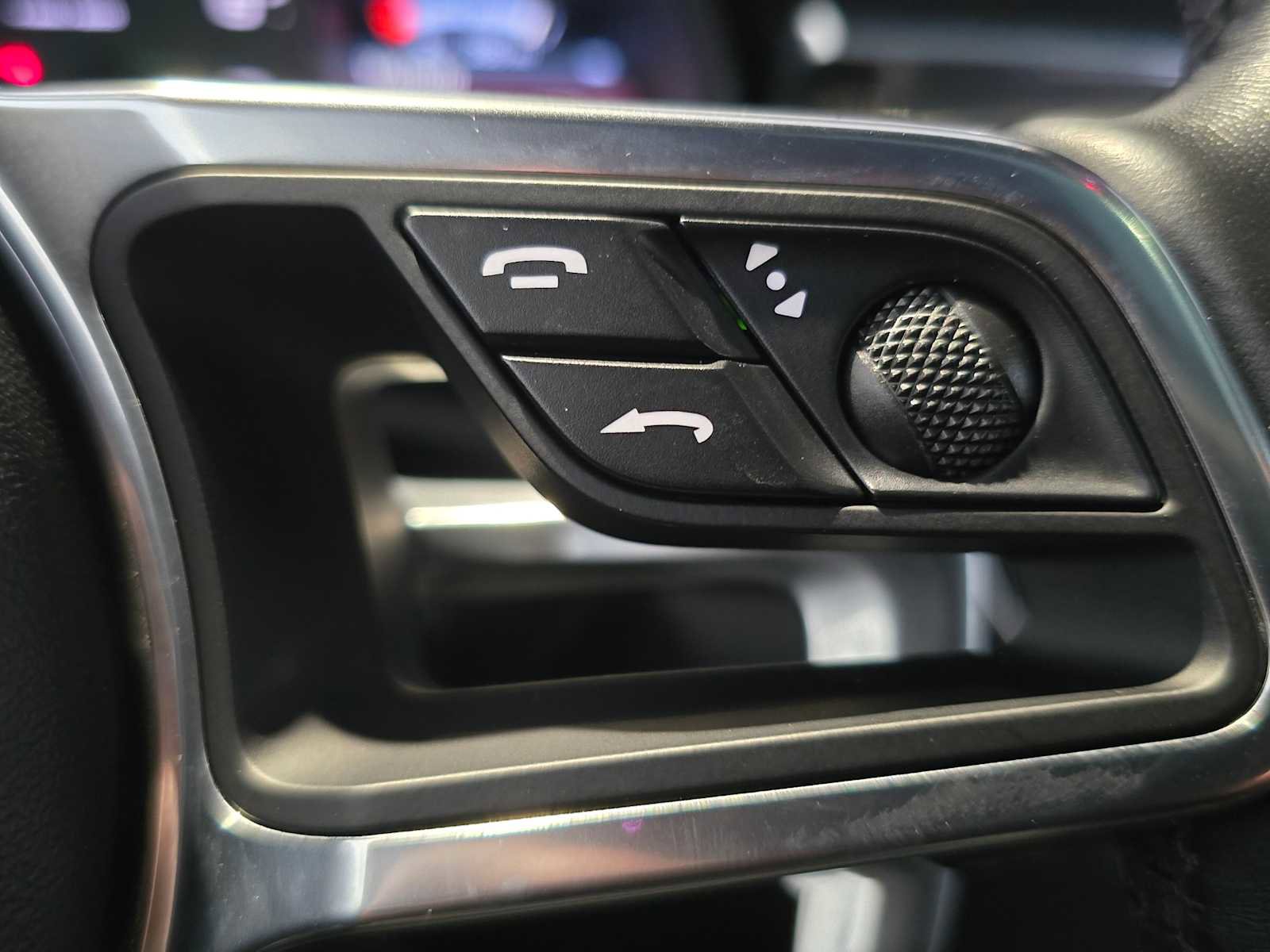 Used 2018 Porsche Macan image 30