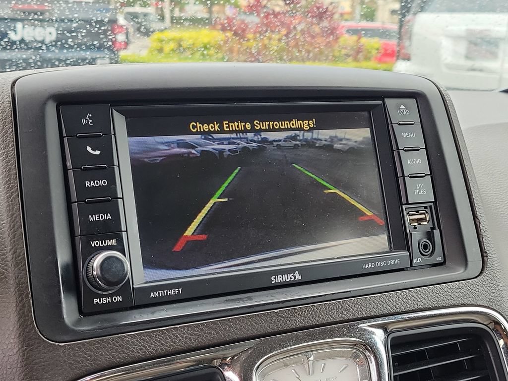 Used 2014 Chrysler Town & Country Touring FWD image 22