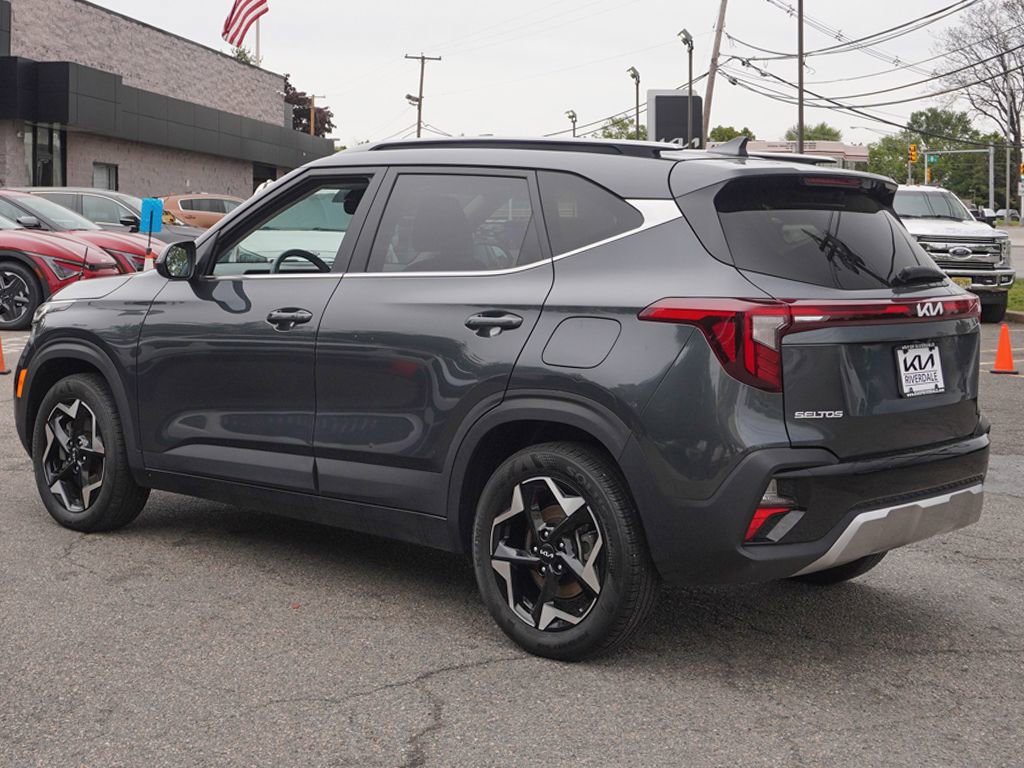 Used 2024 Kia Seltos EX AWD/4WD image 9