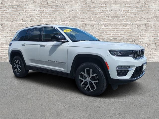 Used 2025 Jeep Grand Cherokee Limited AWD/4WD image 1