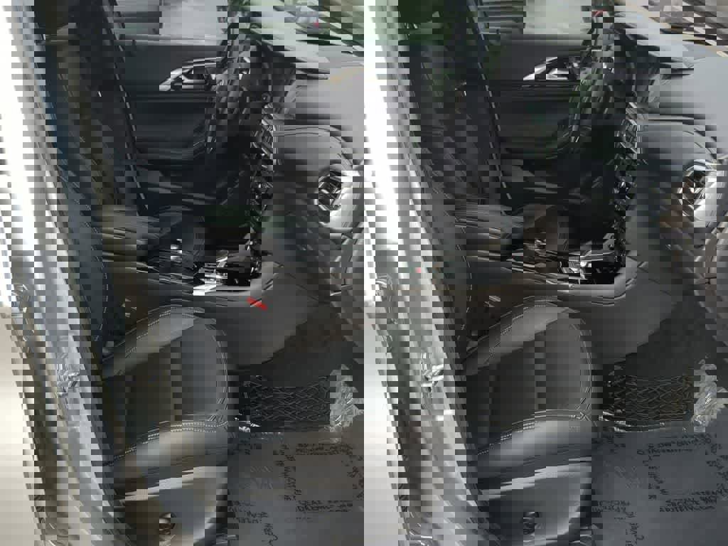 Used 2018 INFINITI QX30 ESSENTIAL image 20