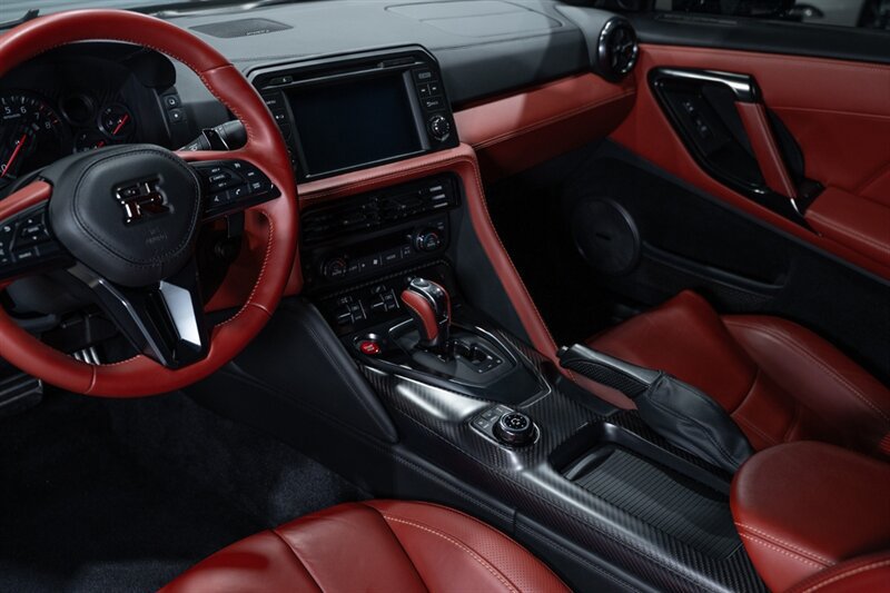 Used 2021 Nissan GT-R Premium AWD/4WD image 46