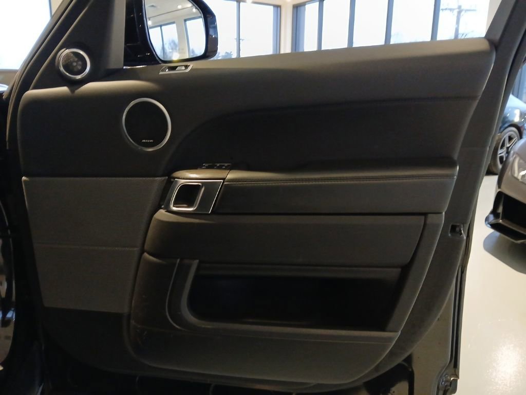 Used 2019 Land Rover Range Rover Sport HSE image 32
