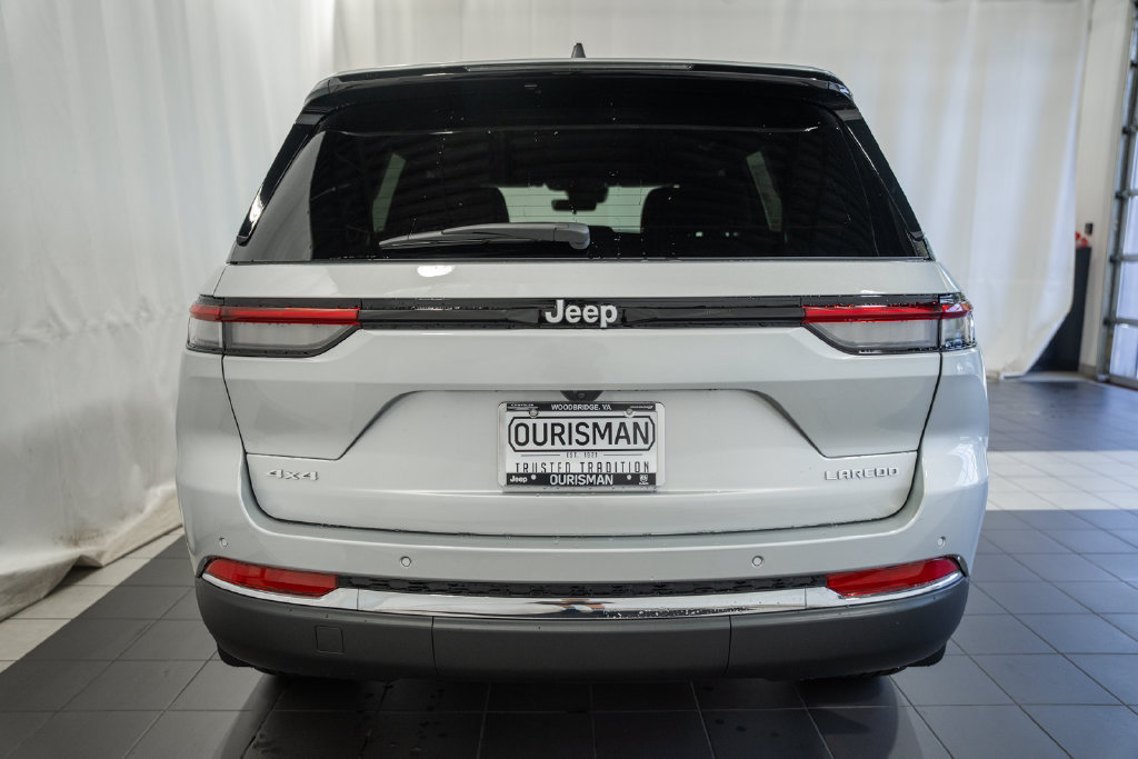 New 2026 Jeep Grand Cherokee Laredo w/ Trailer Tow Package AWD/4WD image 5