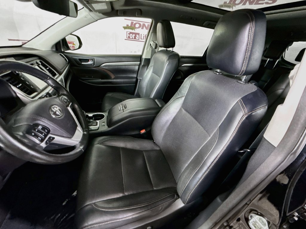 Used 2017 Toyota Highlander Limited Platinum AWD/4WD image 25