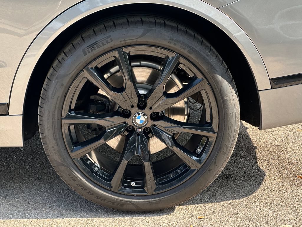 Used 2024 BMW X7 xDrive40i w/ M Sport Package AWD/4WD image 31