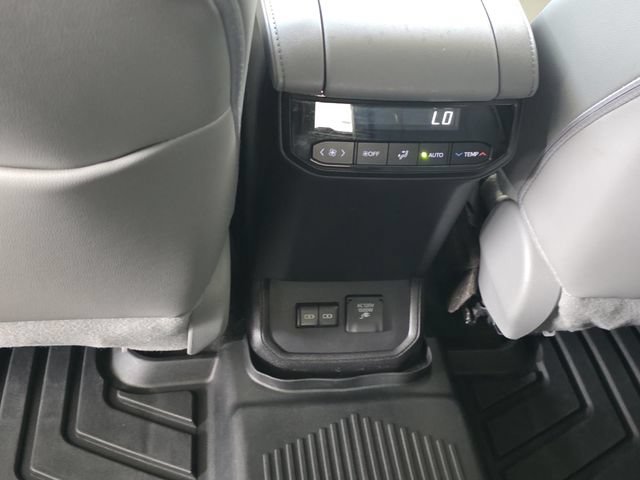 Certified 2024 Toyota Highlander Limited FWD image 12