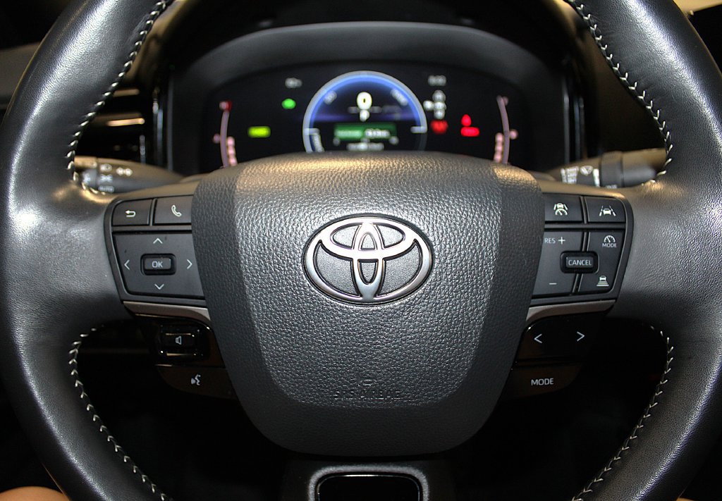 Used 2025 Toyota Camry SE w/ Convenience Package AWD/4WD image 13