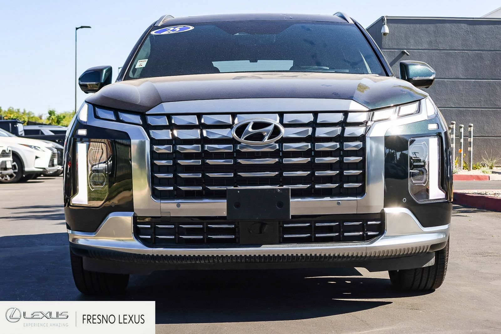 Used 2025 Hyundai Palisade Calligraphy AWD/4WD image 2