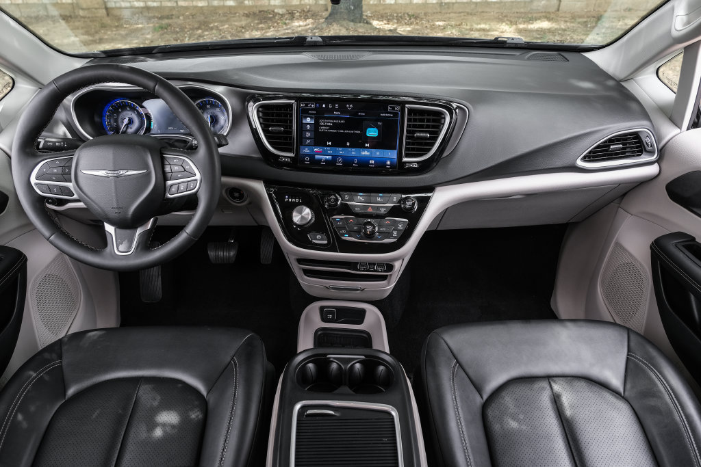 Used 2024 Chrysler Pacifica Touring-L FWD image 5