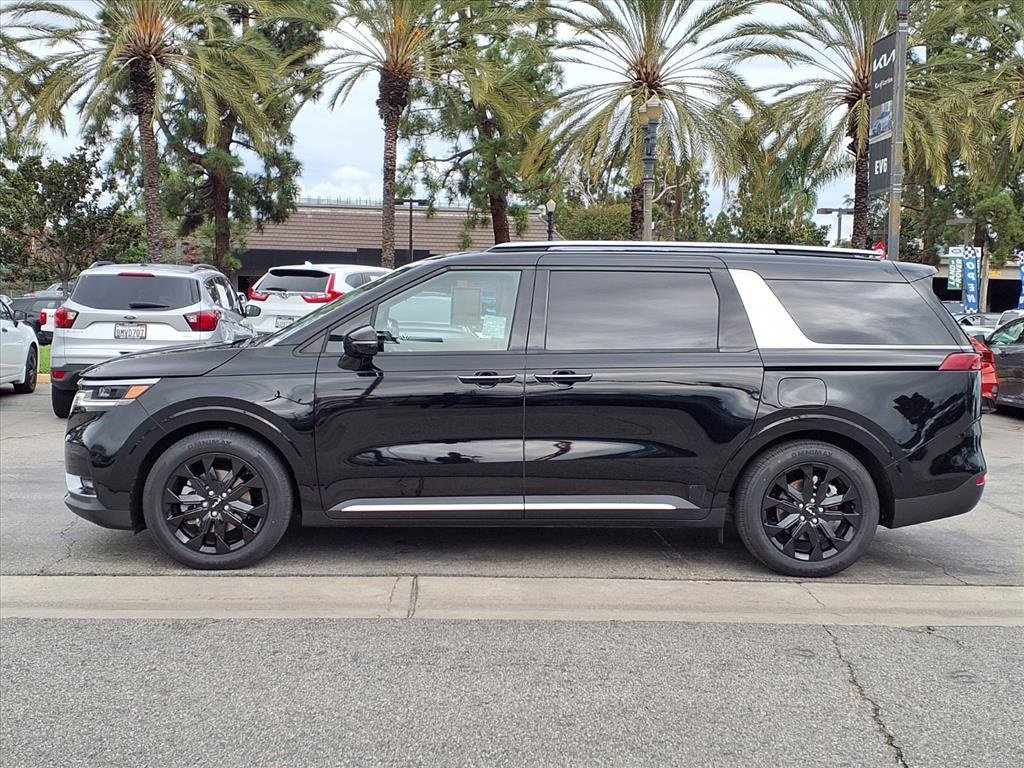 Certified 2024 Kia Carnival SX image 2