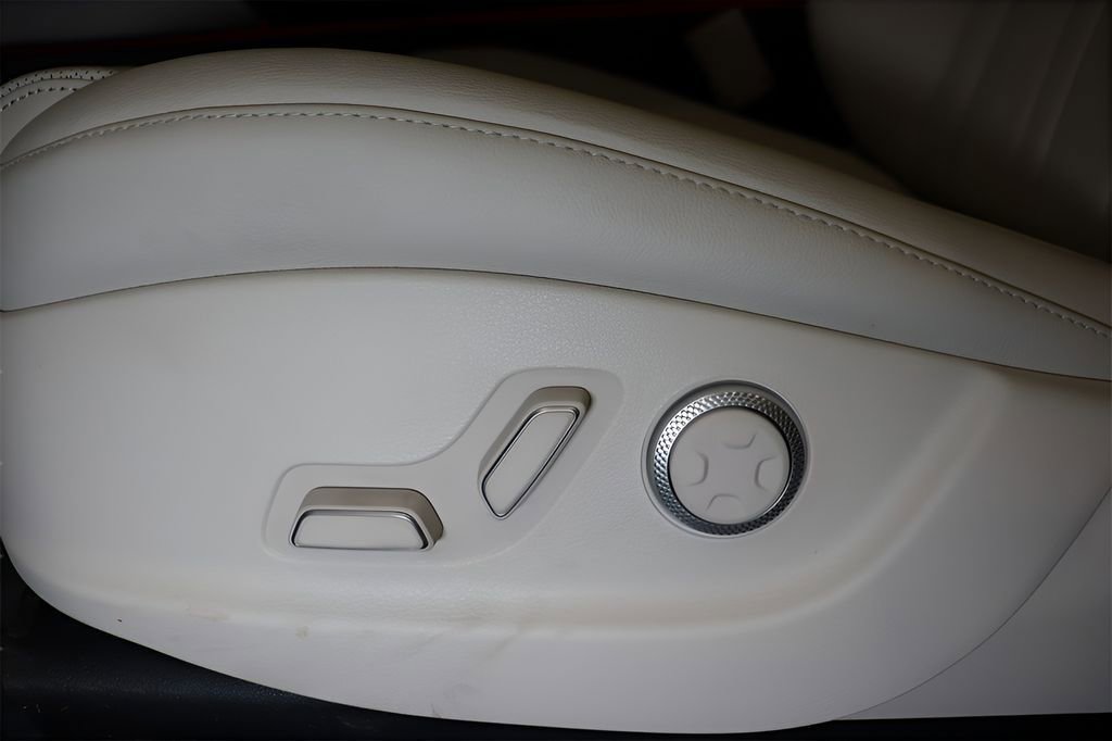 Certified 2025 Genesis GV80 2.5T Standard AWD/4WD image 9