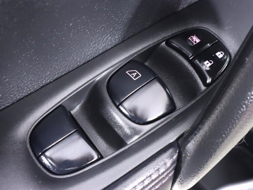 Used 2019 Nissan Rogue Sport SV w/ All-Weather Package FWD image 31