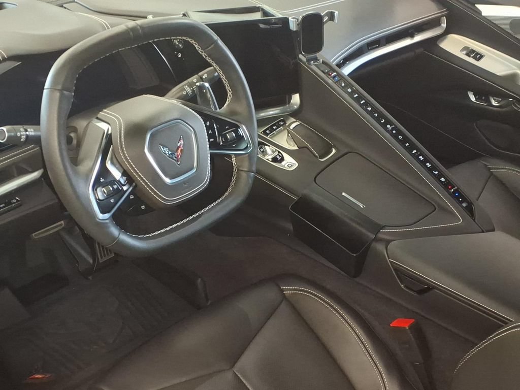 Used 2025 Chevrolet Corvette Stingray Preferred Cpe w/ Battery Protection Package RWD image 9