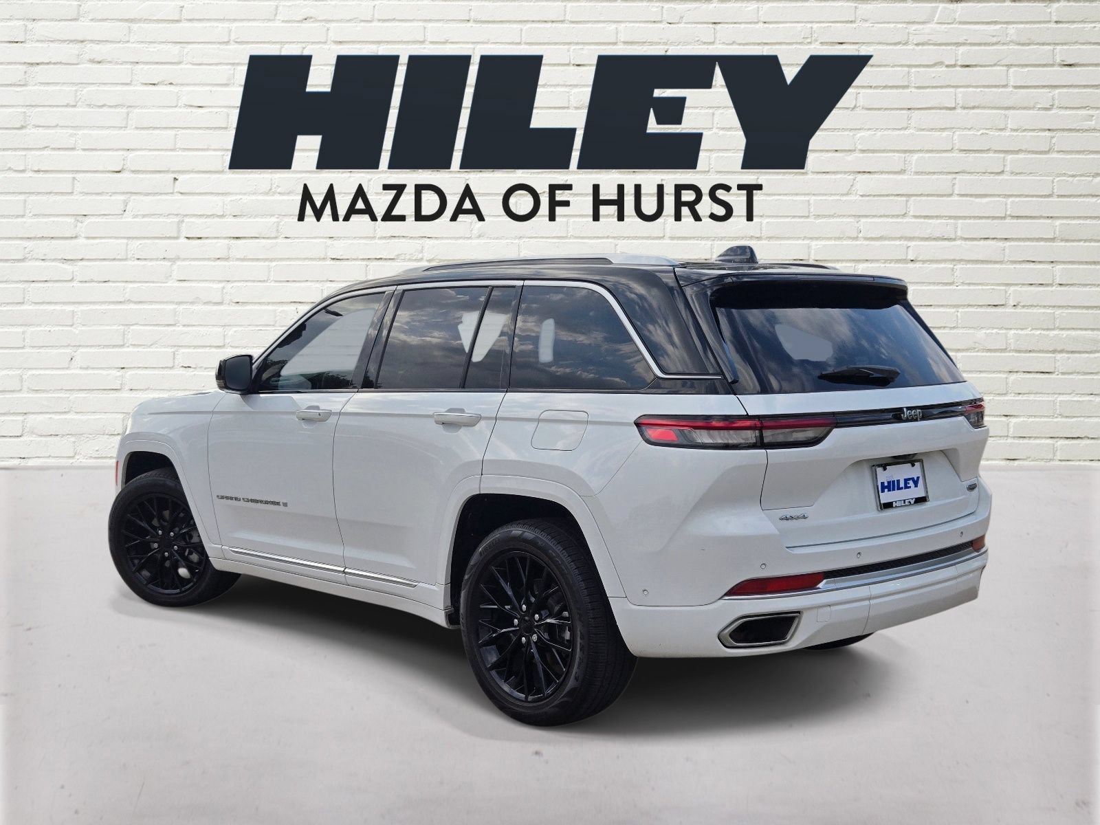 Used 2022 Jeep Grand Cherokee Summit w/ Luxury Tech Group V AWD/4WD image 4