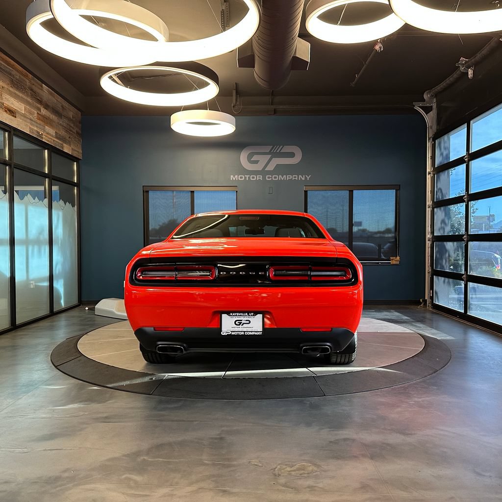 Used 2016 Dodge Challenger SXT RWD image 4