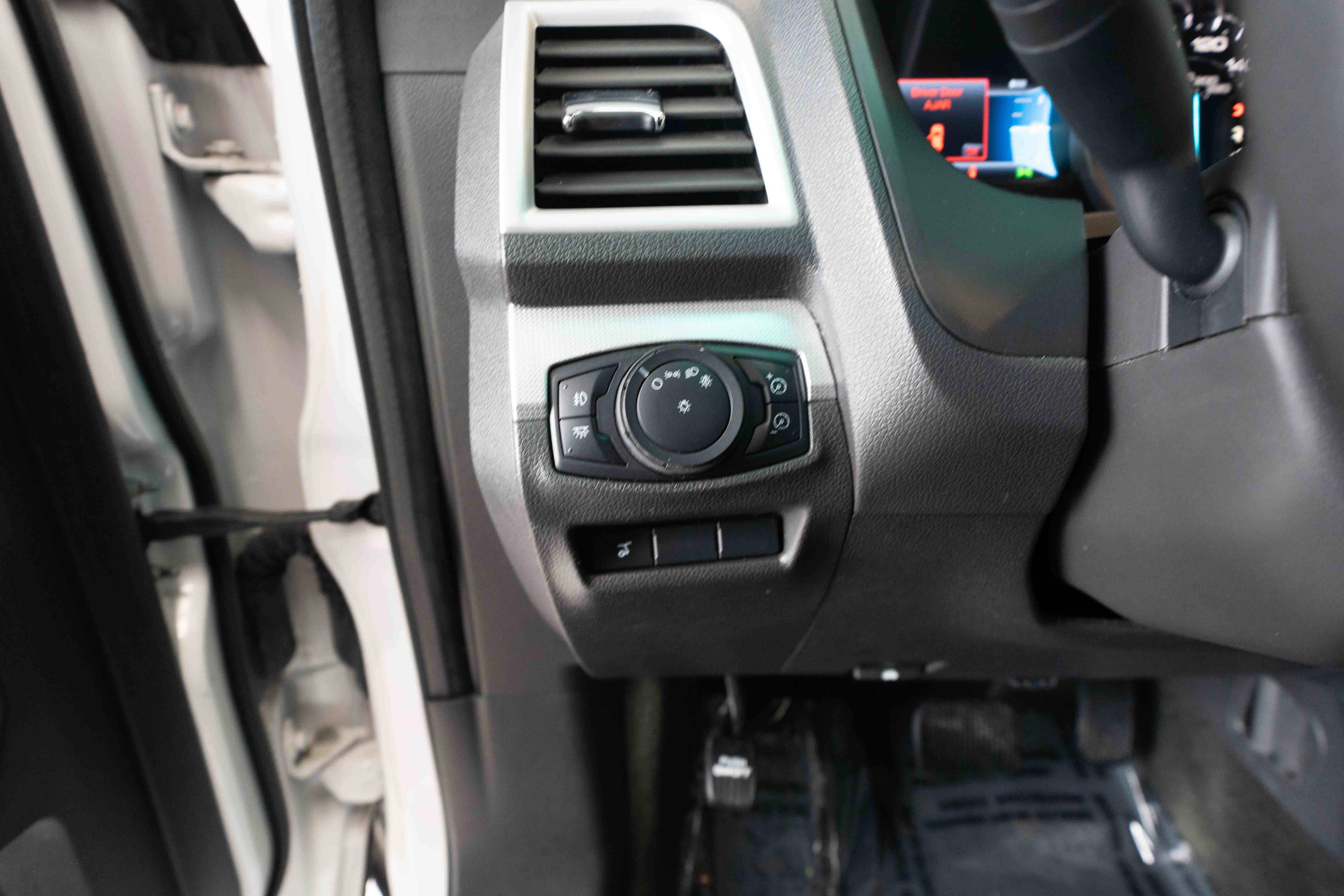 Used 2013 Ford Explorer XLT image 11