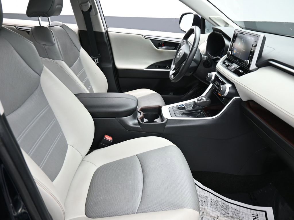 Used 2021 Toyota RAV4 Limited image 17