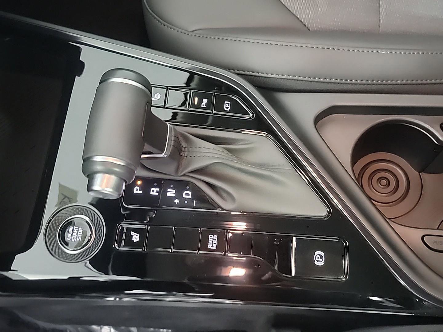 Used 2025 Kia Niro EX image 32