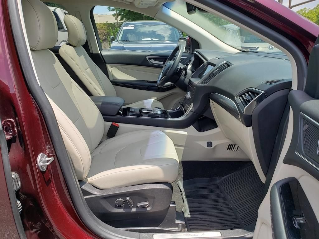 Used 2019 Ford Edge Titanium w/ Equipment Group 301A AWD/4WD image 22