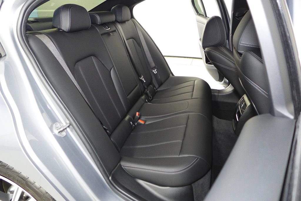 Used 2023 BMW 330i Sedan w/ Premium Package RWD image 20