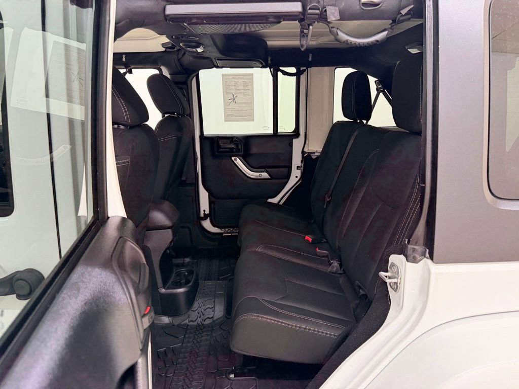 Used 2016 Jeep Wrangler Unlimited Sahara w/ Connectivity Group image 16