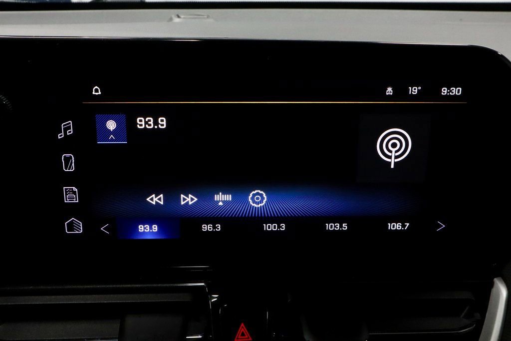 Used 2025 Chevrolet TrailBlazer LT image 3