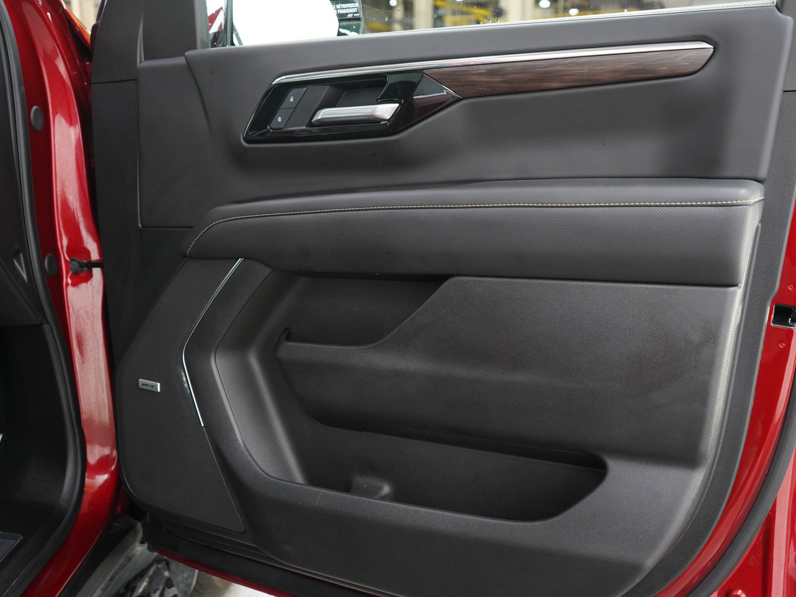 Used 2025 Chevrolet Tahoe Premier AWD/4WD image 9