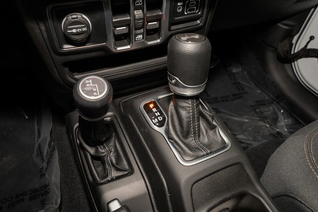 Used 2025 Jeep Wrangler Sahara image 15