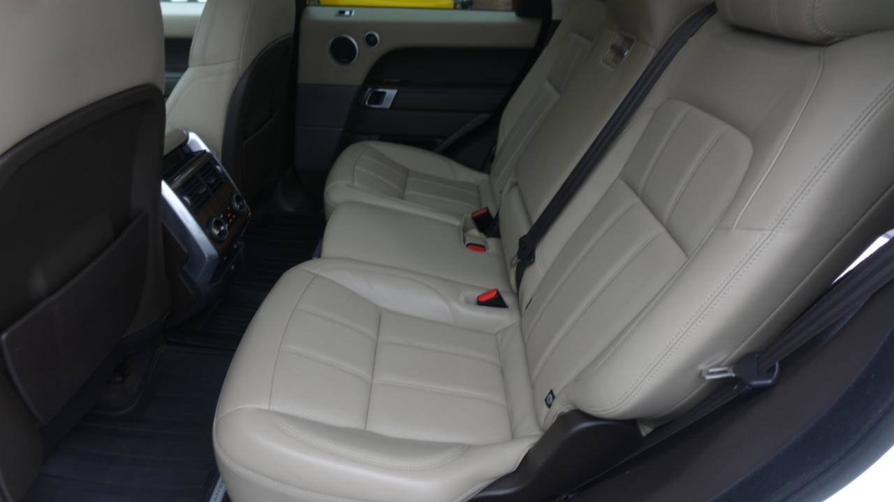 Used 2020 Land Rover Range Rover Sport HSE Dynamic image 17