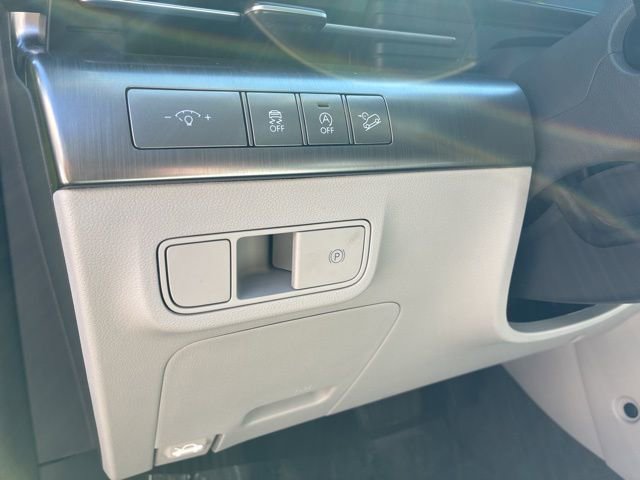Used 2024 Hyundai Kona SE image 11