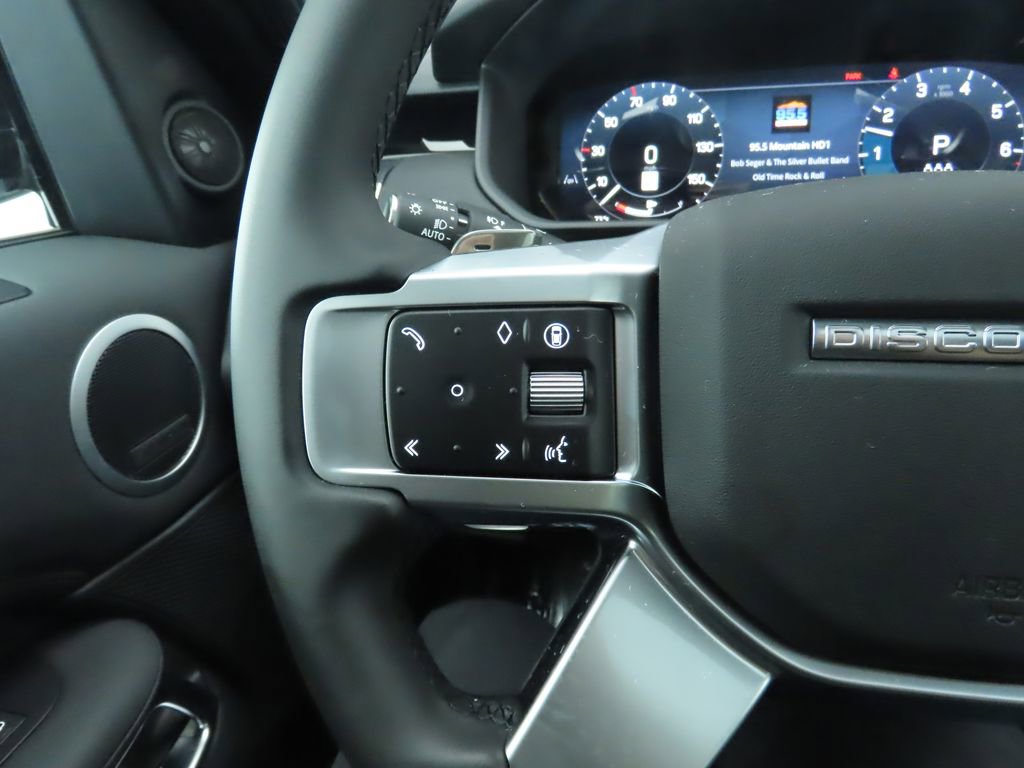 Used 2025 Land Rover Discovery S image 11