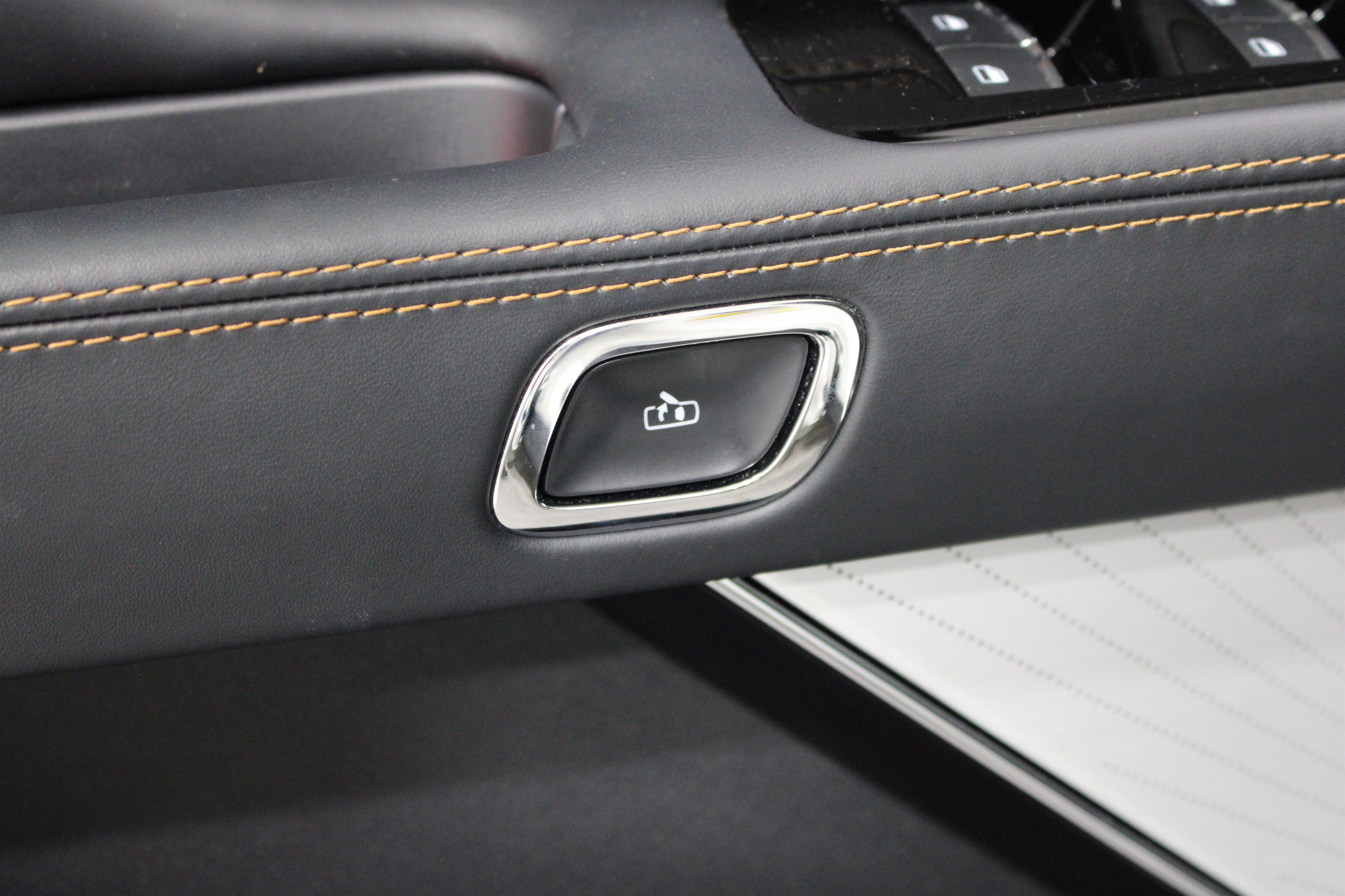 Used 2025 Lincoln Aviator Black Label AWD/4WD image 8