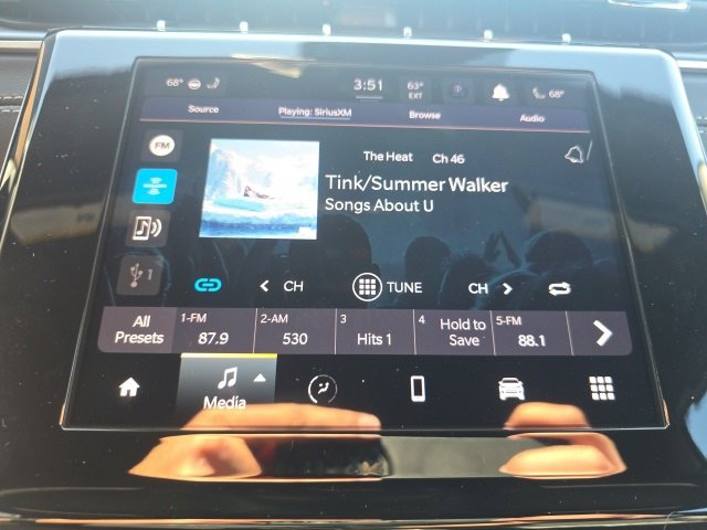 New 2025 Jeep Grand Cherokee Altitude image 18