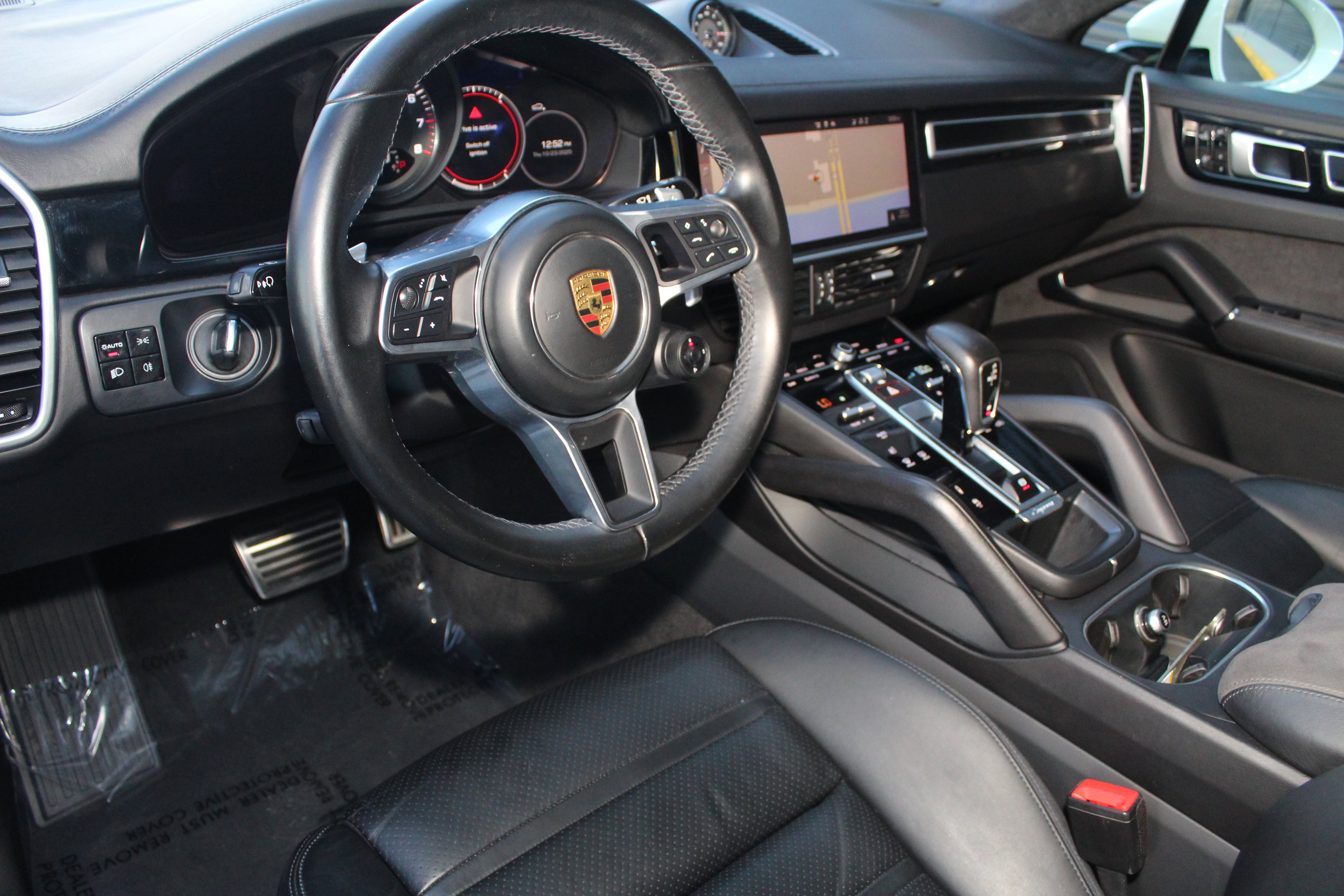 Used 2021 Porsche Cayenne GTS w/ Premium Package image 4