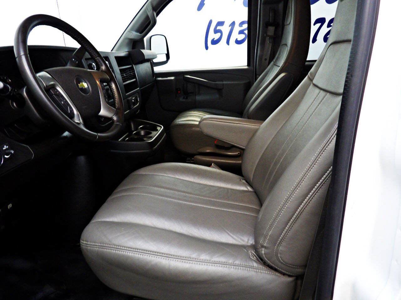 Used 2016 Chevrolet Express 3500 LS w/ Chrome Appearance Package RWD image 7