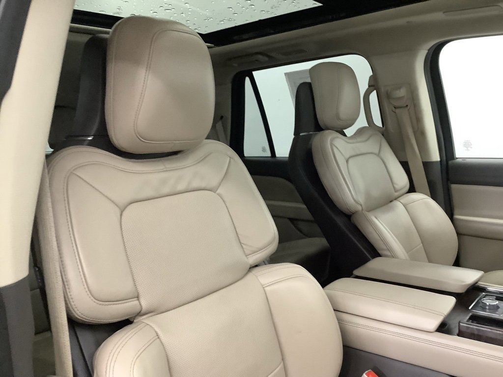 Used 2022 Lincoln Navigator Reserve image 30