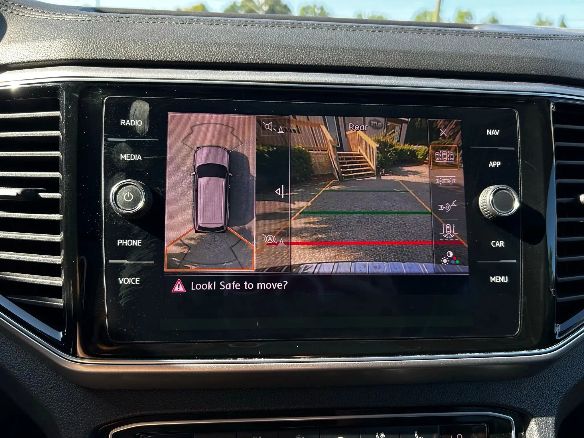 Used 2018 Volkswagen Atlas SEL Premium image 19