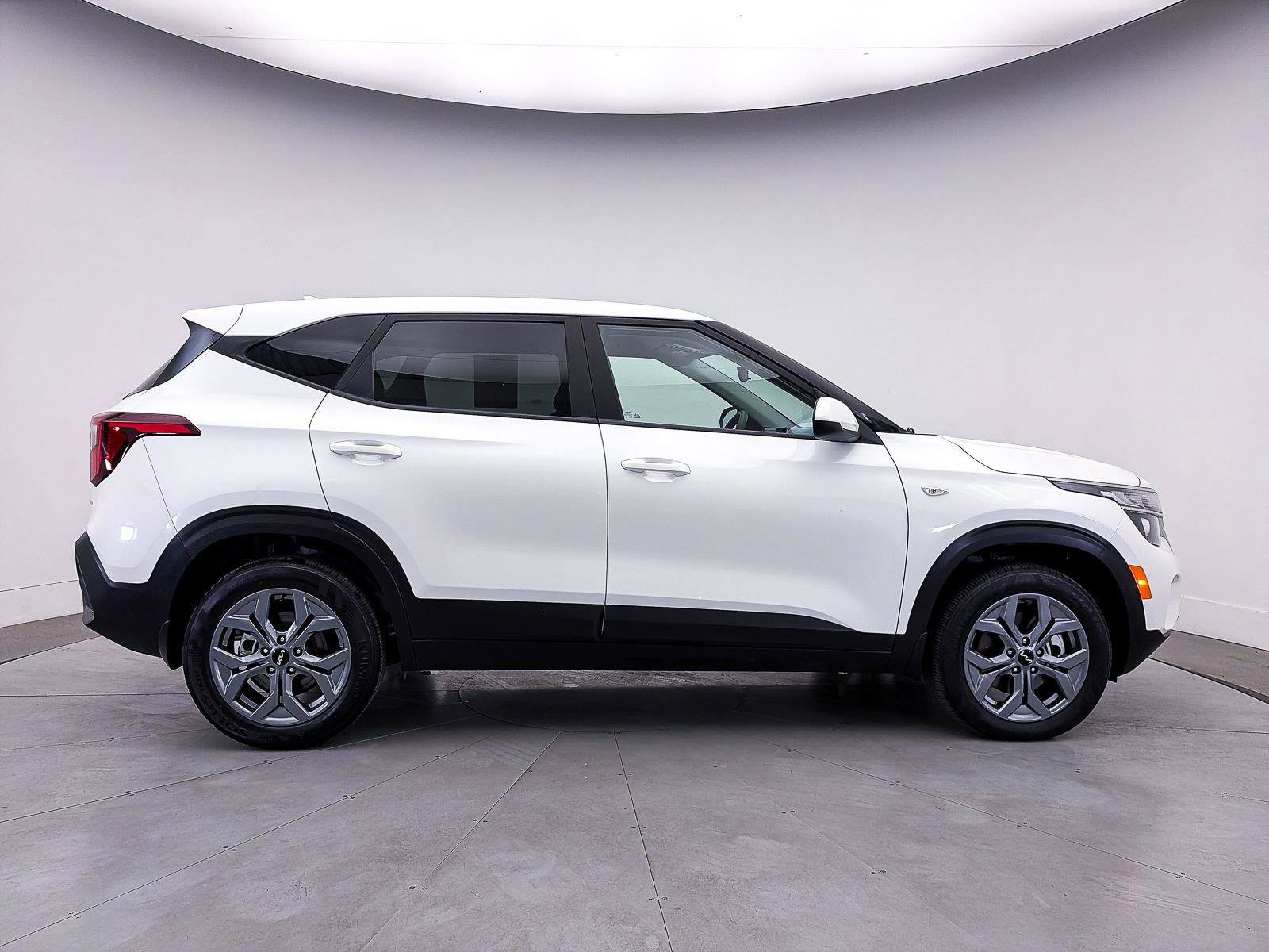Used 2025 Kia Seltos LX AWD/4WD image 37