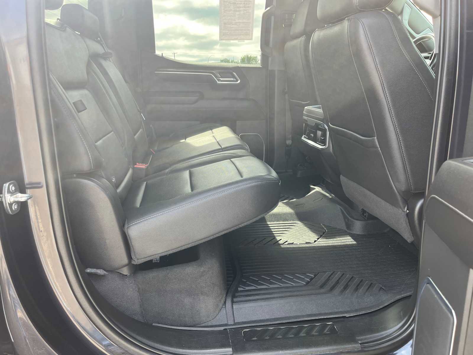 Used 2022 Chevrolet Silverado 1500 LTZ AWD/4WD image 11