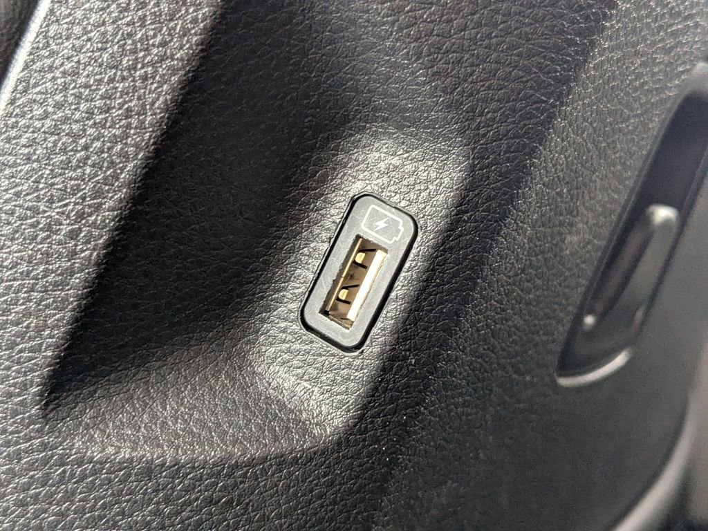 Used 2024 Kia Carnival LX image 24