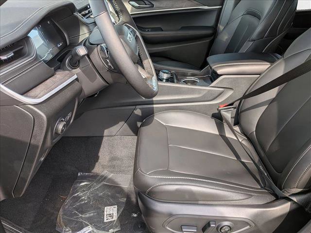 New 2025 Jeep Grand Cherokee Limited w/ Black Appearance Package image 4