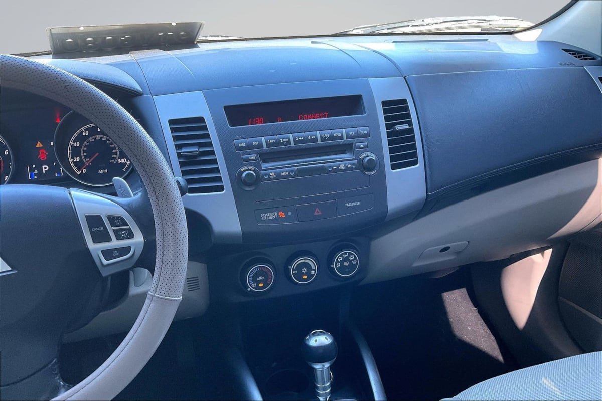 Used 2012 Mitsubishi Outlander SE FWD image 6