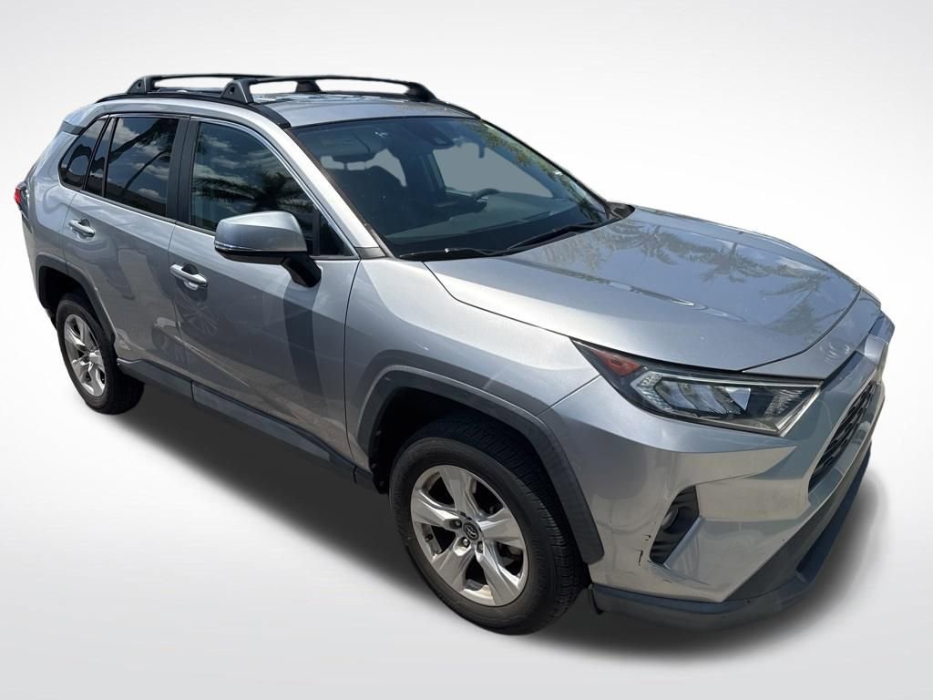 Used 2020 Toyota RAV4 XLE FWD image 2