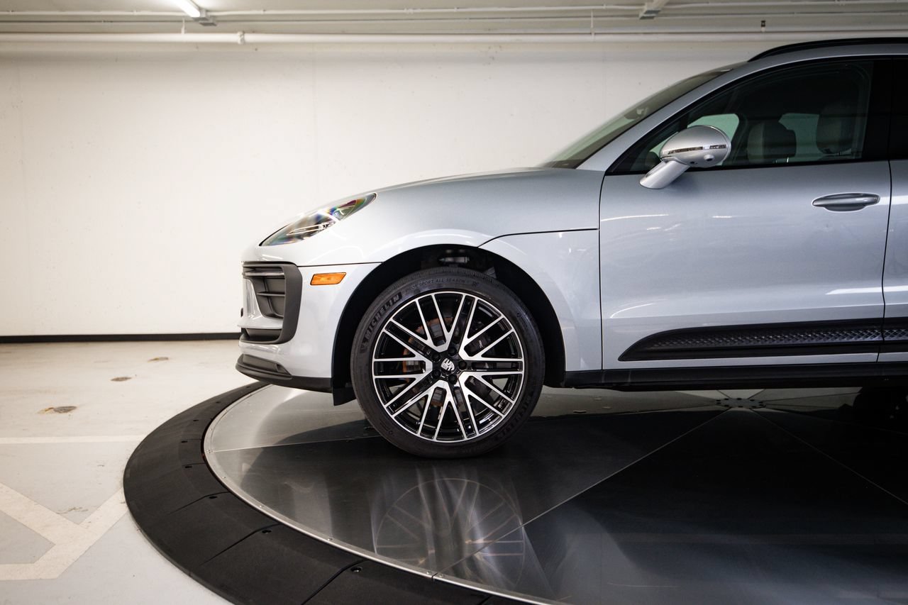 Certified 2024 Porsche Macan AWD/4WD image 11