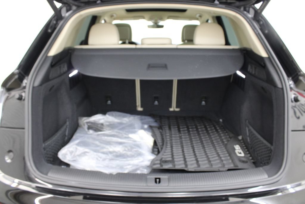 Used 2022 Audi Q5 2.0T Premium Plus w/ Premium Plus Package AWD/4WD image 31