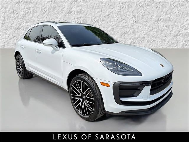 Used 2023 Porsche Macan Turbo image 1