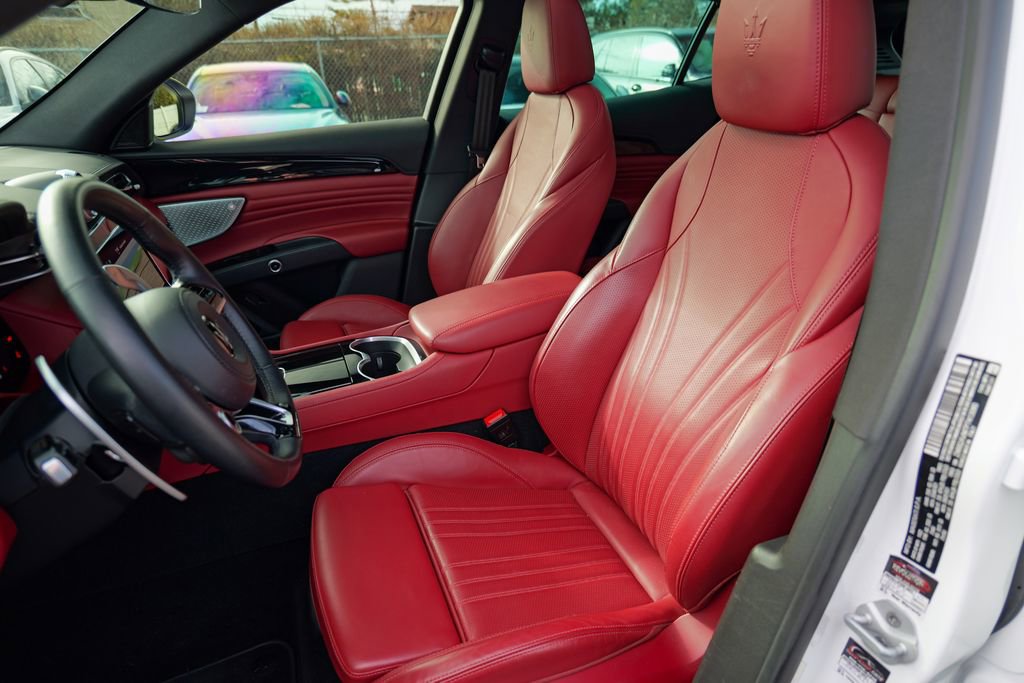 Certified 2023 Maserati Grecale Modena image 23