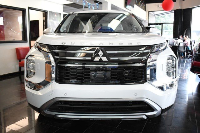 New 2026 Mitsubishi Outlander SE FWD image 2